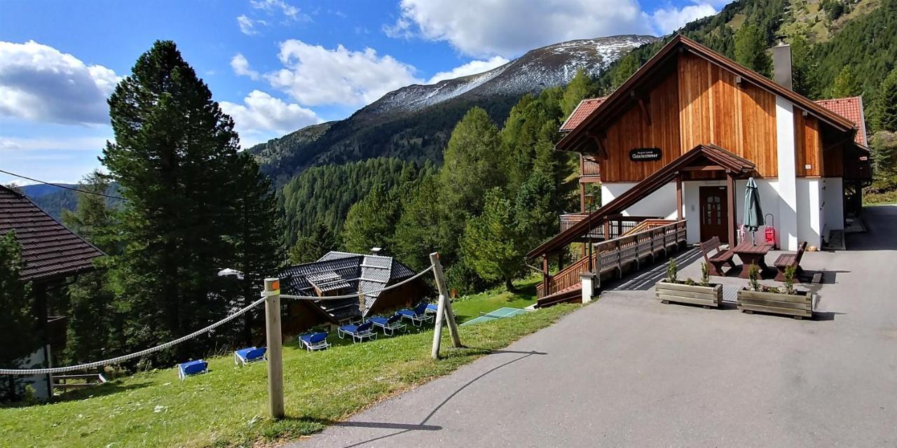 Bergheim Schmidt: Alpine Forest Huts on the Slopes Apartment Turracher Hoehe Exterior photo