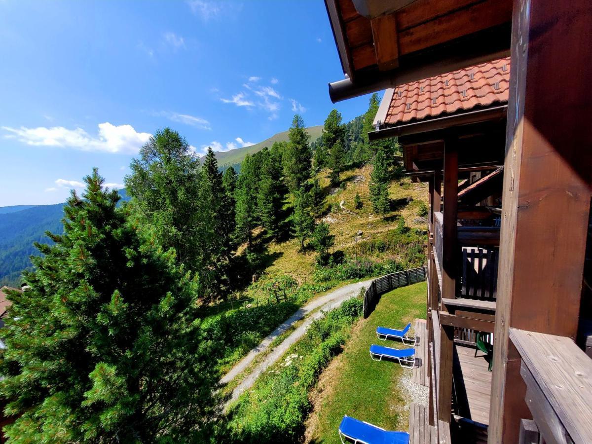 Bergheim Schmidt: Alpine Forest Huts on the Slopes Apartment Turracher Hoehe Exterior photo