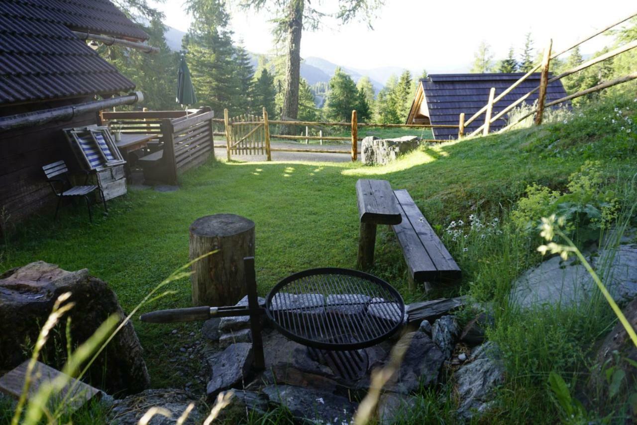 Bergheim Schmidt: Alpine Forest Huts on the Slopes Apartment Turracher Hoehe Exterior photo