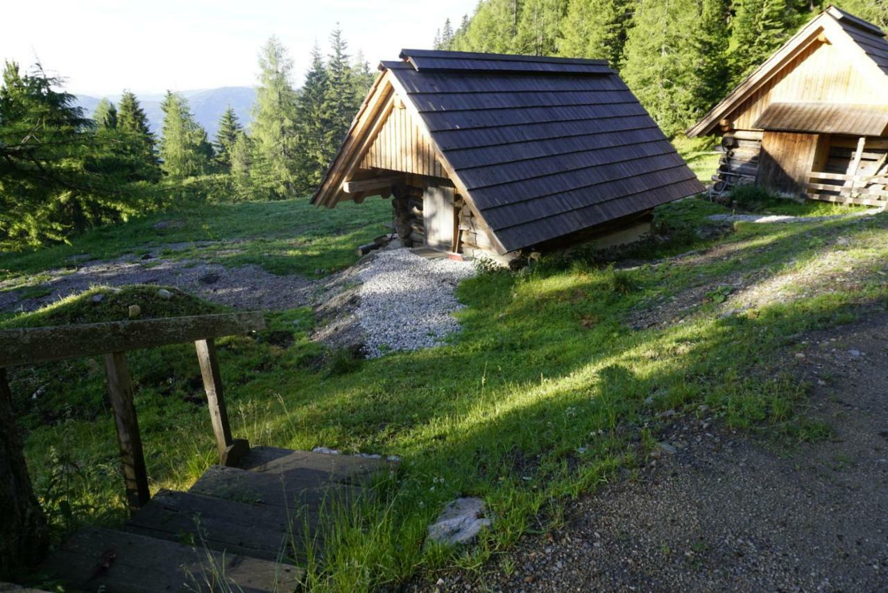 Bergheim Schmidt: Alpine Forest Huts on the Slopes Apartment Turracher Hoehe Exterior photo