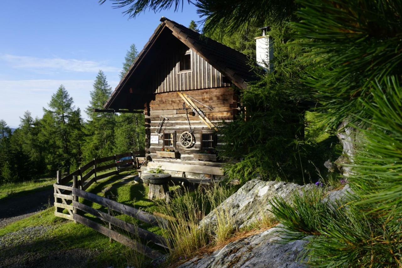 Bergheim Schmidt: Alpine Forest Huts on the Slopes Apartment Turracher Hoehe Exterior photo