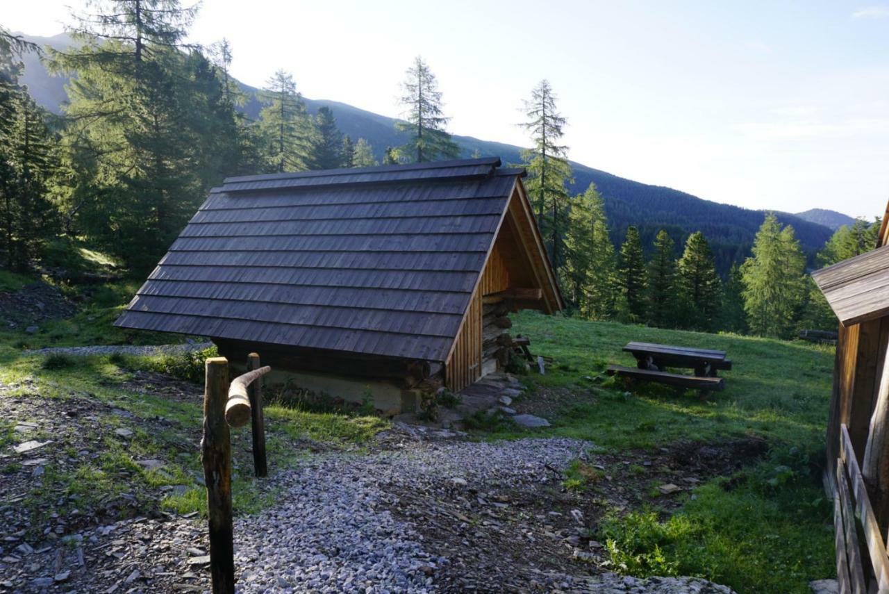 Bergheim Schmidt: Alpine Forest Huts on the Slopes Apartment Turracher Hoehe Exterior photo